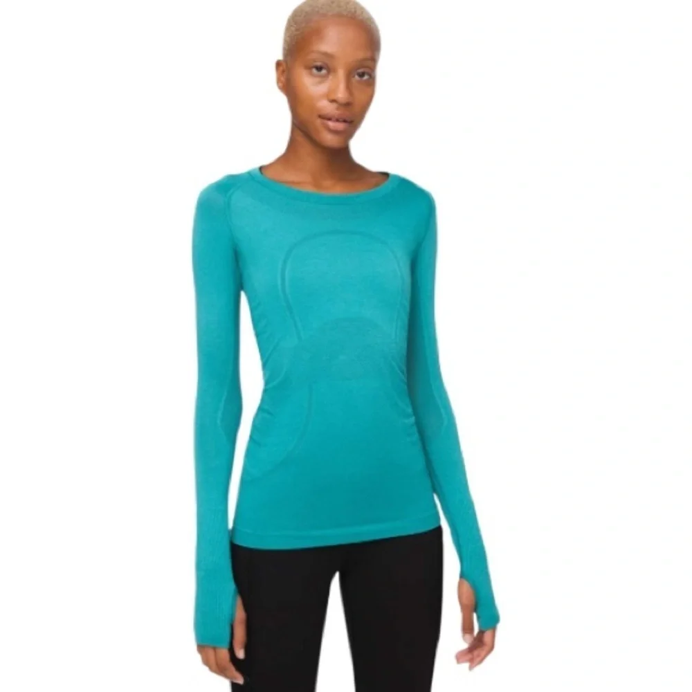 Lululemon Swiftly Tech Long Sleeve Crew Ice Cave / Ice Cave women’s size 8